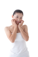 手を顔にあてる